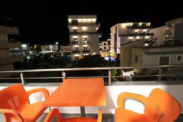 پانسیون Villa Adrian