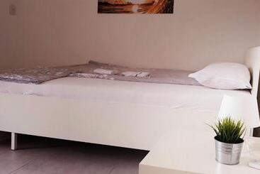 Pension (Hôtel basse catégorie) In Villa Guesthouse