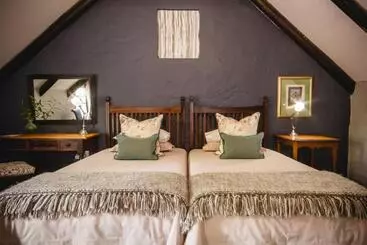 پانسیون Cypress Cottage Guest House