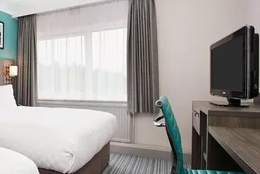 Отель Leonardo Inverness