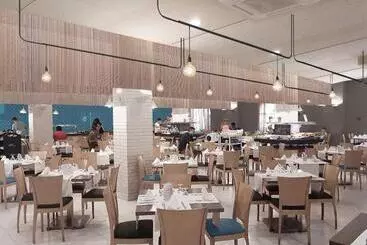 アパートホテル Voramar Cambrils