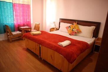 Pensió Tsetan Guest House