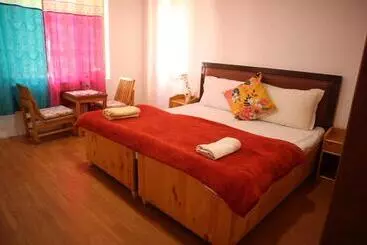 Pensió Tsetan Guest House