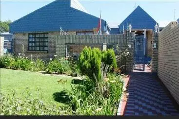 Bed and Breakfast Obaa Sima Guest House