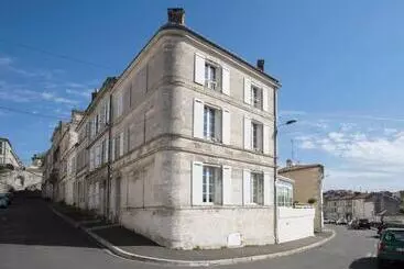 Bed and Breakfast Chambres D Hôtes Laferrière, Centre, Calme, Vue Dégagée Sur Verdure
