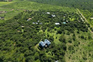 هتل Punda Milias Lodge