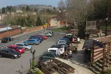 簡易ホテル The Clothiers Arms