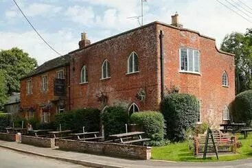 Hostel Manor House Inn