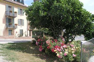 Bed and Breakfast La Cantinetta Resort