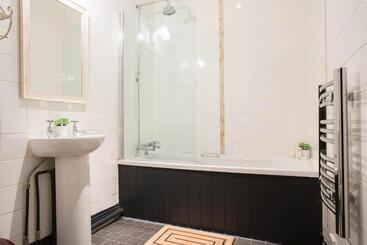 فندق The Curious Pig In The Parlour