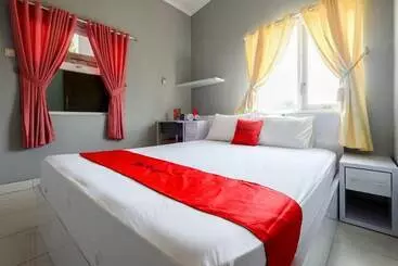 Hôtel Reddoorz Near Solo Square 3