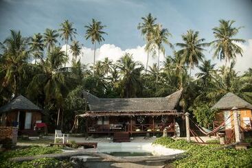 Отель Simeulue Surflodges