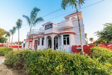 Отель Teja Garden