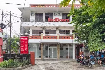 Pensione Reddoorz Plus @ Gunungsari Surabaya