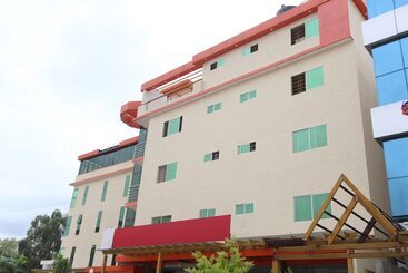 Capital O 15965 Hotel Nandi Gateway