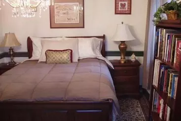 Historic Schoeneck Hotel B&b