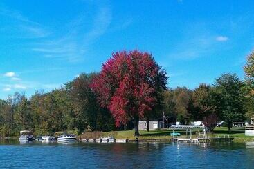 בית מלון כפרי Duck Lake Campground