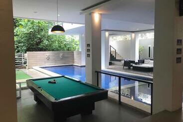 بنسيون Reddoorz At Anton S Loft Designer Resort Pansol Calamba Laguna