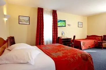 Отель Logis Hôtel & Restaurant Des Lacs