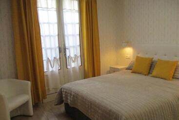 בית מלון כפרי Logis L Ayguelade