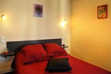 فندق Logis Auberge De La Treille