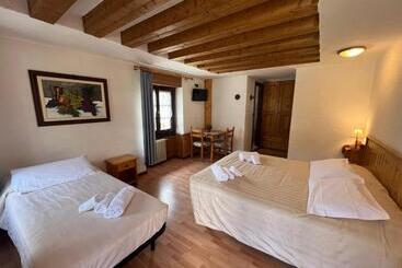 בית מלון כפרי Sport Cafe