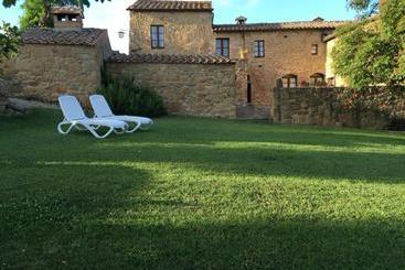 田舎風ホテル Fonte All Oppio