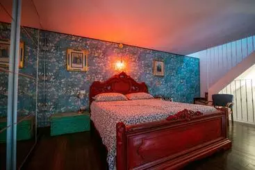 تختخواب و صبحانه Redmood Guesthouse