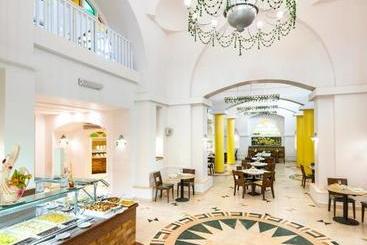 هتل The Three Corners Rihana Inn