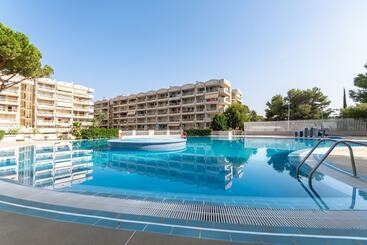 Апартаменты Catalonia Gardens