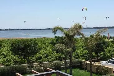 簡易ホテル Herons Bay Resort