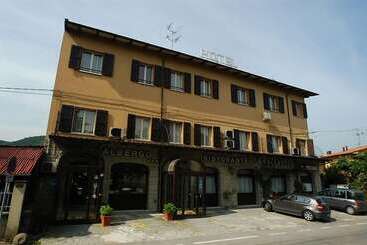 호텔 Ristorante Tre Galletti