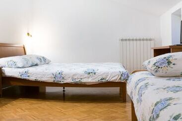 تختخواب و صبحانه Tourist Farm Petelin Durcik