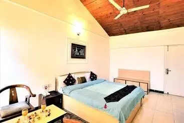 Bed and Breakfast Neelesh Inn A Luxury Lake View