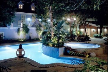 هتل Kura Hulanda Village & Spa