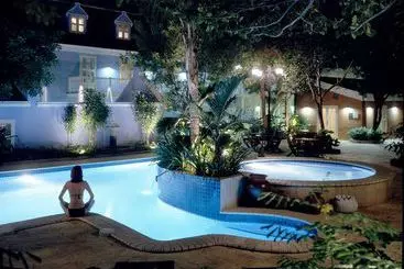 هتل Kura Hulanda Village & Spa