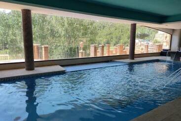 La Figuerola Hotel & Restaurant