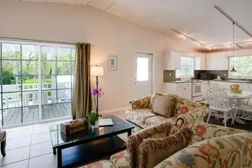 Pines & Palms Resort