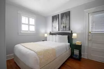 Hemingway House Bed And Breakfast