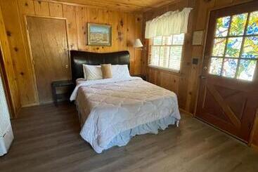 汽车旅馆  Mountain View Cabins