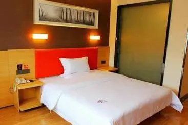 Hotelli 7 Days Premium Dalian Zhuanghe Huanghai Avenue