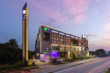Hotel Holiday Inn Express & Suites Bengaluru Old Madras Road, An Ihg