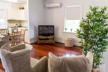 Agnes Cottage Bed & Breakfast