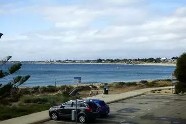 Hotel Breakwater Short Stay