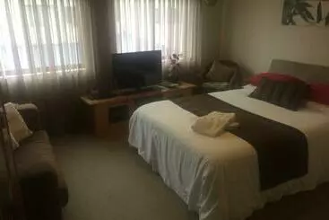 Hotel Breakwater Short Stay