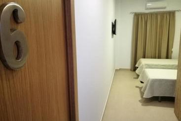 פנסיון Restaurante Hostal El Poligono