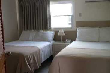 Condor Motel   Beach Block