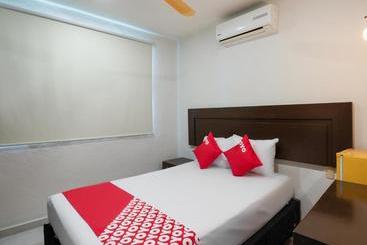 هتل Oyo  Aura Del Sol