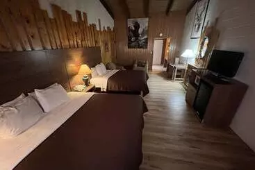 Hotelli Smoky Falls Lodge