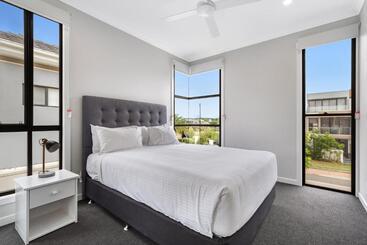 Resort The Residences At The Peninsula